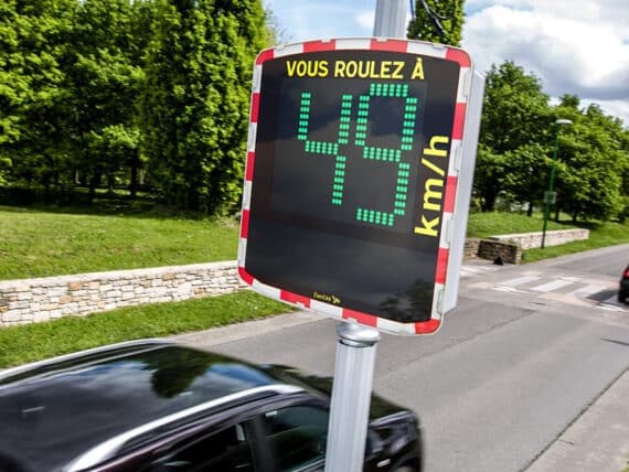 Les radars pédagogiques en Occitanie : où sont-ils et à quoi servent-ils ?